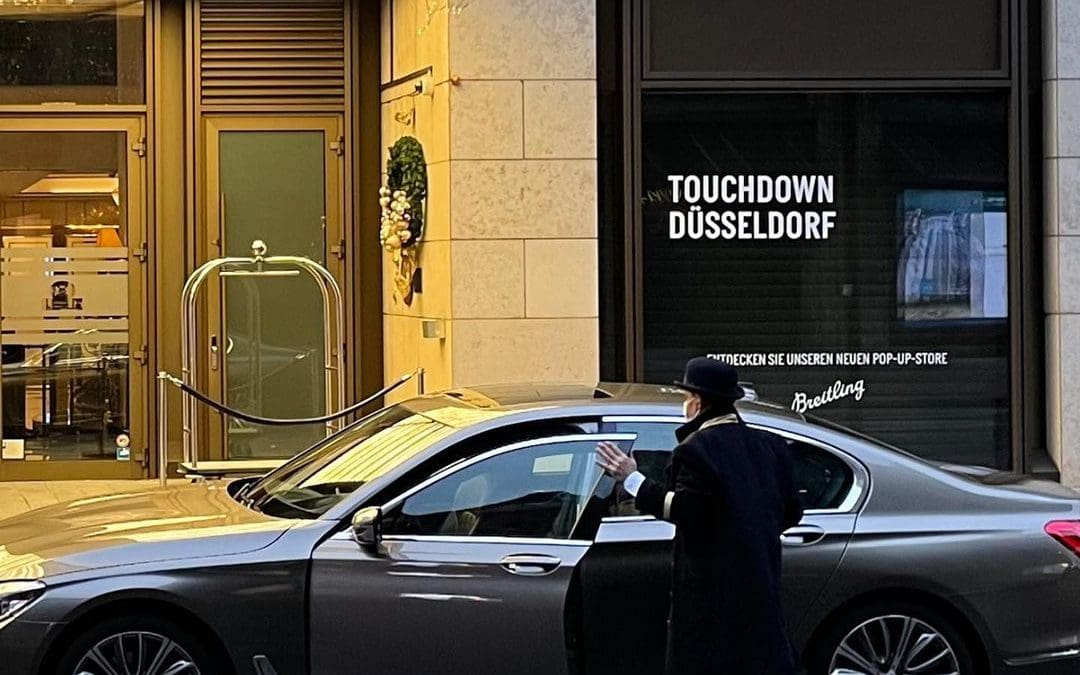 Chauffeur Car Service, Book your chauffeur! www.airportlimoservice.nl...